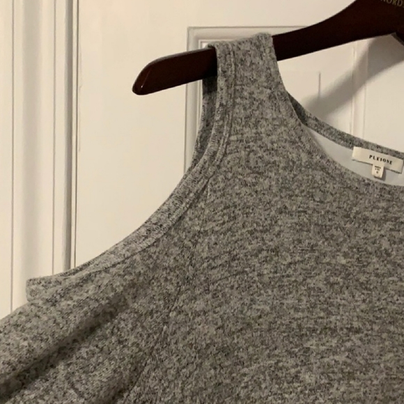 Pleione Cold Shoulder Top - Picture 2 of 4